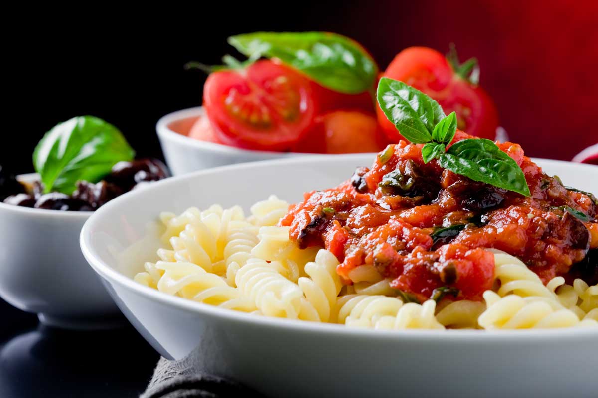 ᐅ Wie kocht man eine richtig gute italienische Tomatensauce? Würzy ...